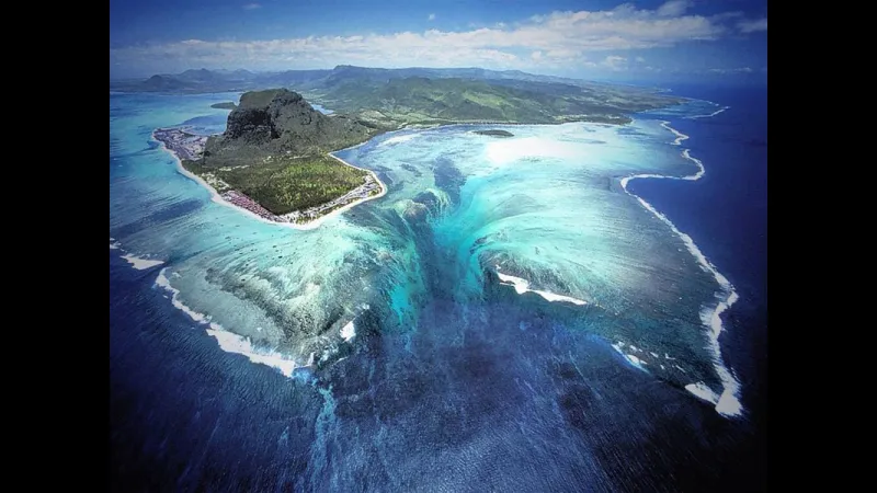 Underwater Waterfall - Michael Friedel/foto-friedel.com