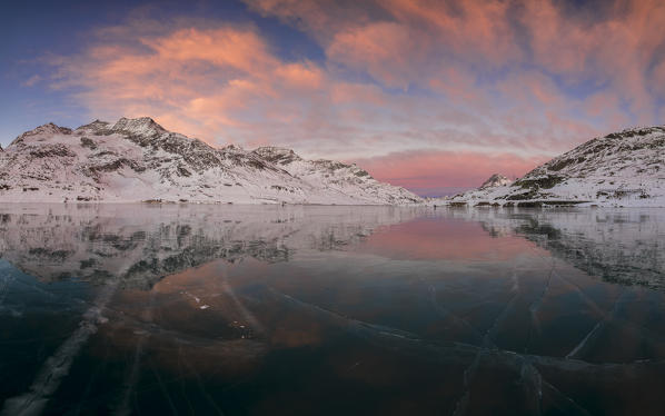 Ice Bubbles of Lago Bianco - Roberto Moiola